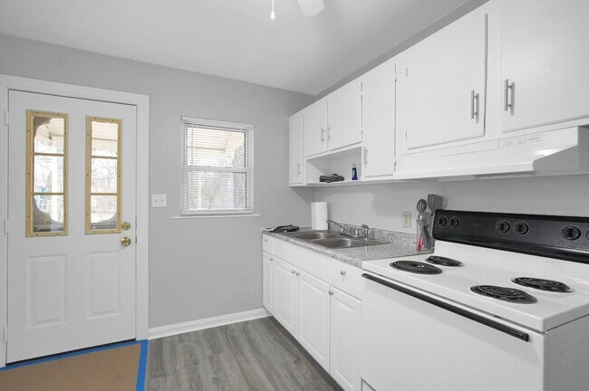 Building Photo - 2229 Middlehurst Dr