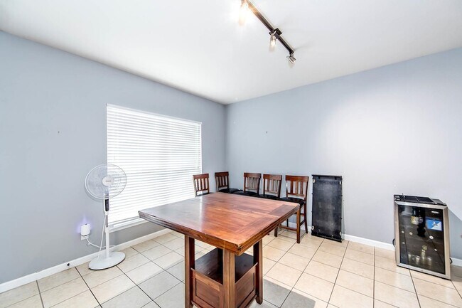 Building Photo - 26286 Poplar Glen Dr