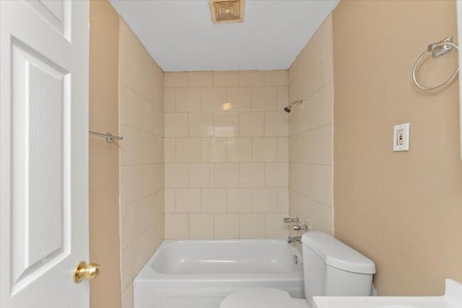 Building Photo - 1 bedroom in Chicago IL 60623