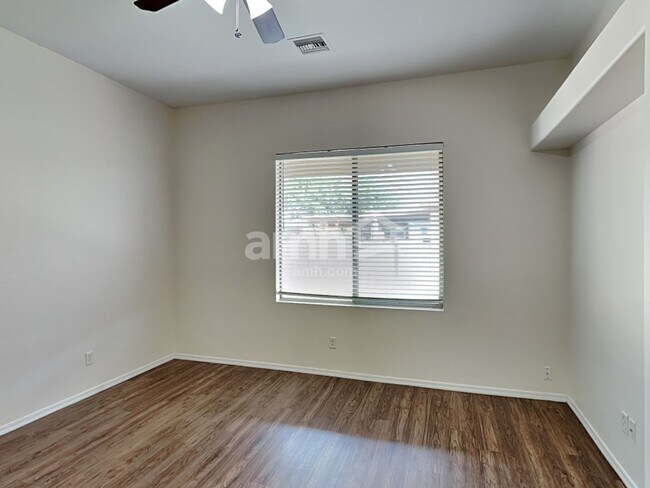 Building Photo - 33 E Calle Vivaz