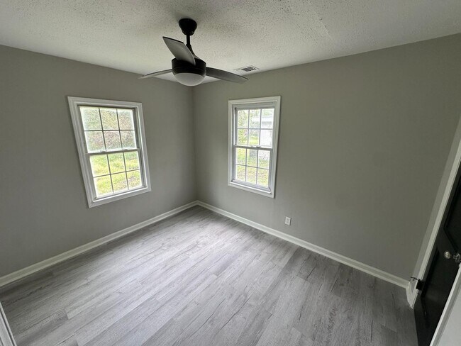 Building Photo - 2932 Abelia Dr