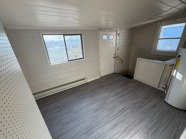 Building Photo - Centrally Located 3 bedroom home