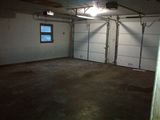 Building Photo - 4852 Rosewell Dr