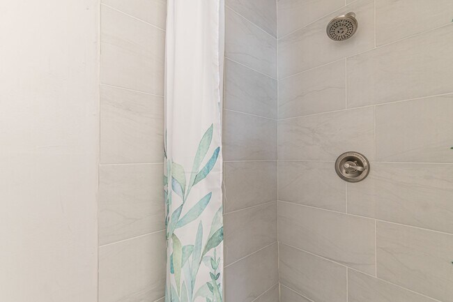 Building Photo - 409 Aero Ave