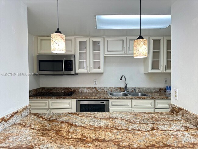 Building Photo - 802 NW 87th Ave