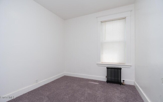 Building Photo - 1538 Nott St