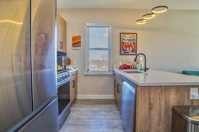 Building Photo - 212 70th St