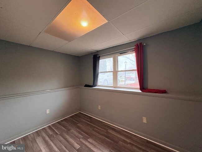 Building Photo - 2000 English Oak Ct