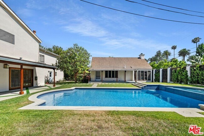 Building Photo - 517 Elm Dr