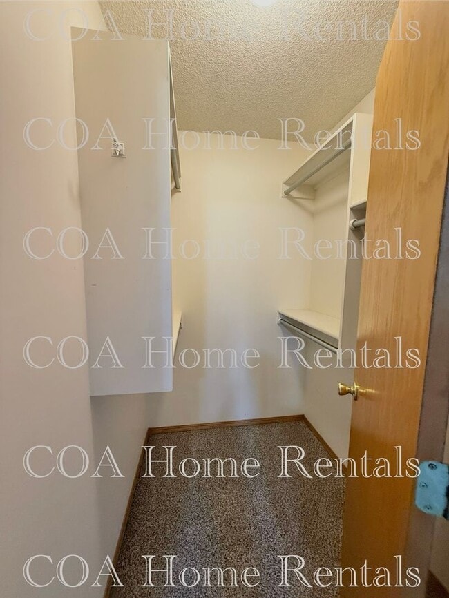 Building Photo - Meadow Park