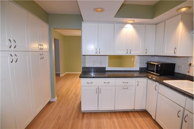 Building Photo - 19 Rustic Dr