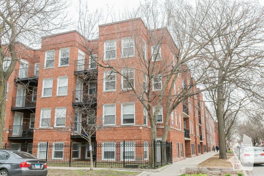 Primary Photo - 2520 W Leland Ave