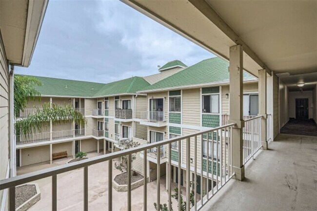 Building Photo - 2650 Broadway