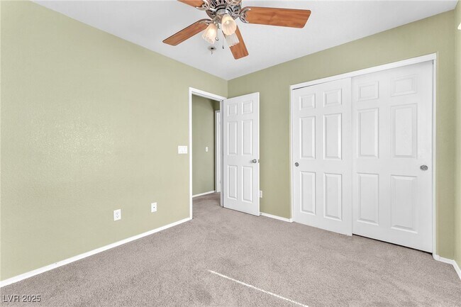 Building Photo - 2526 Begonia Valley Ave