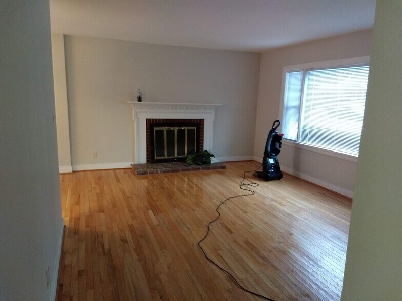 Building Photo - 8806 Gayton Rd