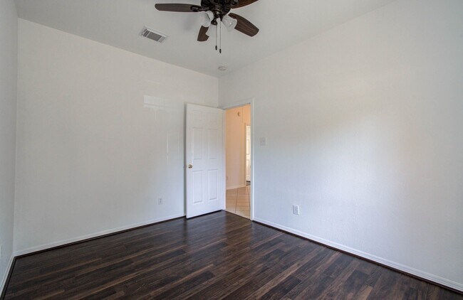 Building Photo - 2518 Trotter Dr