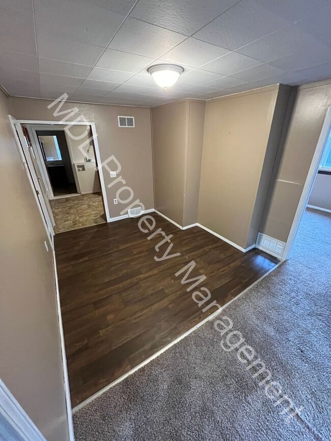 Building Photo - 206 Harold St