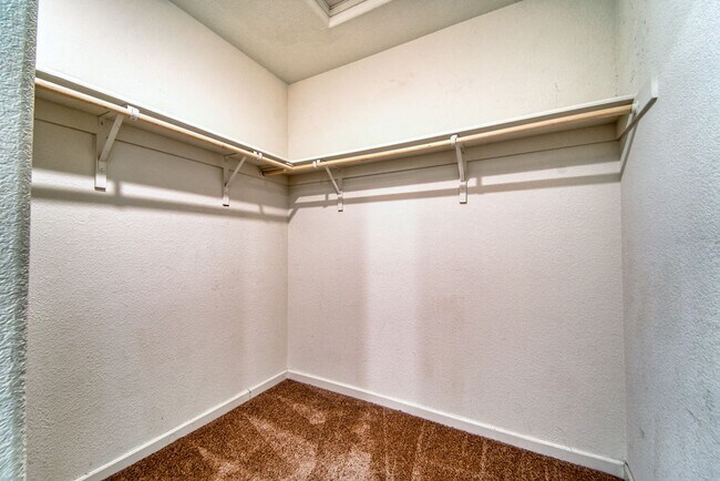 Building Photo - 5549 Glowhaven St