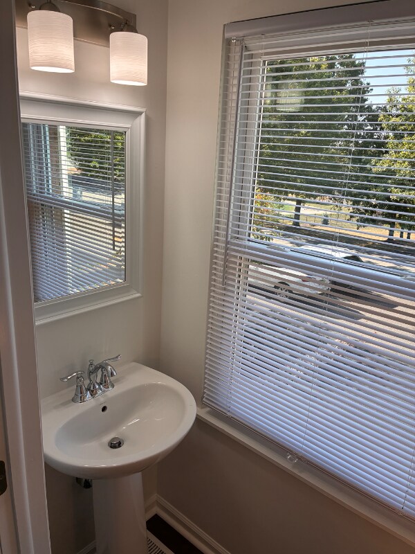 Building Photo - 802 Lexington Dr