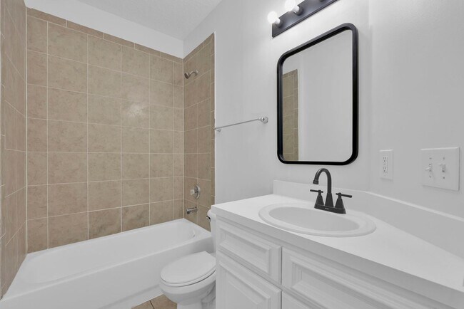 Building Photo - NEWLY RENOVATED 3 BEDROOM 2.5 BATHS TOWNHO...