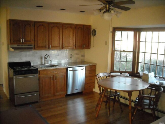 Building Photo - 267 Elm Dr S