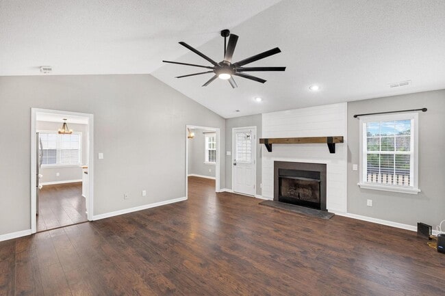 Building Photo - 213 E Ridge Ct