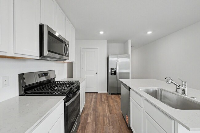 Building Photo - 40839 Hawthorne Glades St
