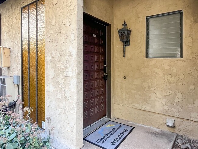 Building Photo - Charming 1 bedroom home in the Tranquil Casitas De La Costa Community.