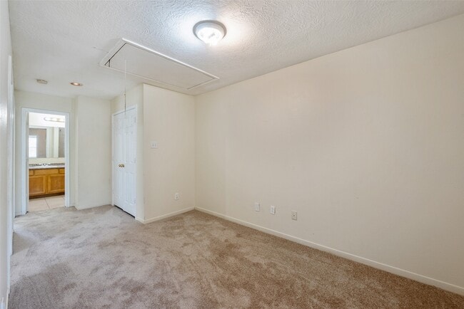 Building Photo - 6827 Dumble St