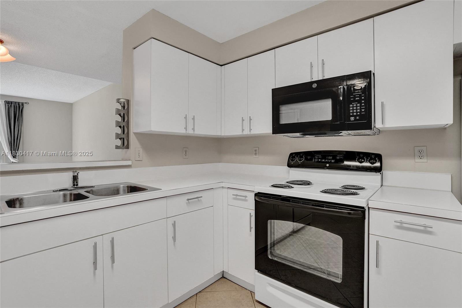 Building Photo - 1210 Sorrento Dr