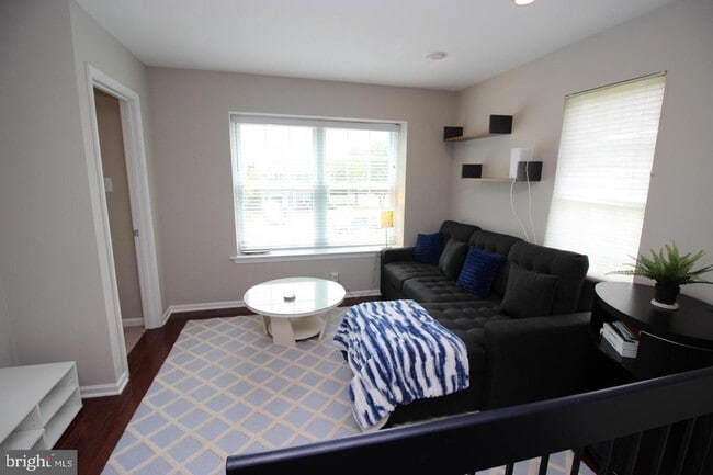 Building Photo - 36 Honey Locust Ln