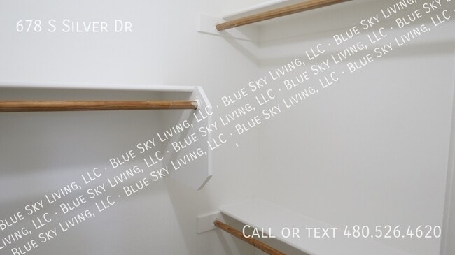 Building Photo - 678 S Silver Dr