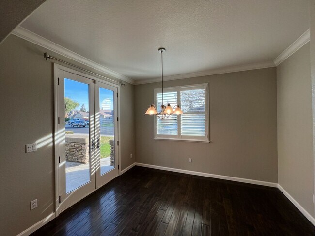 Building Photo - Well-appointed single-story home located walking distance to Manteca's Woodward Park!
