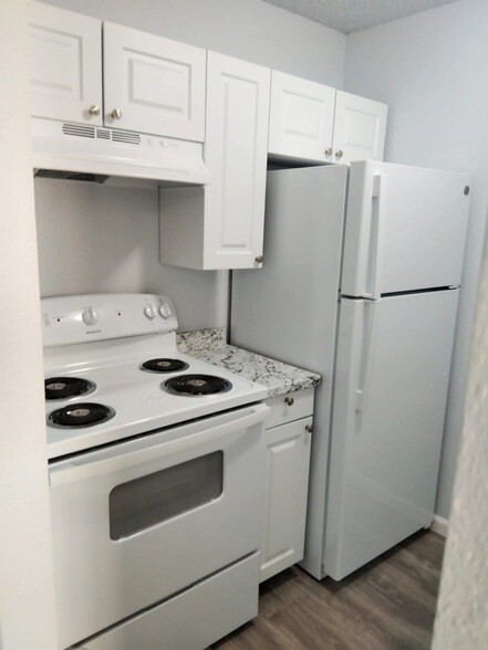 Building Photo - 8127 Stonehurst St
