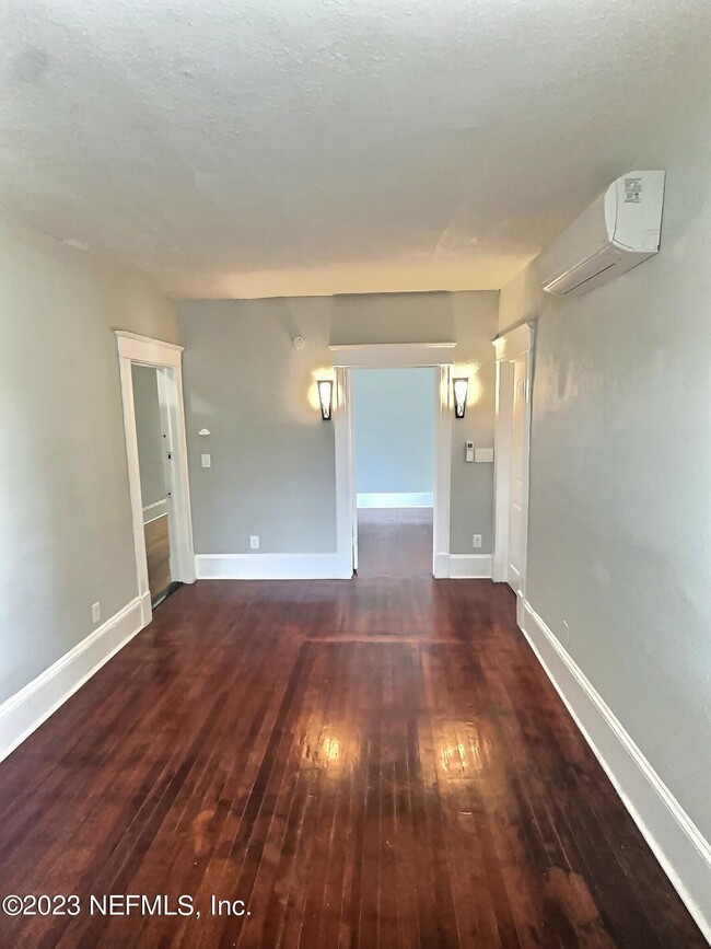Building Photo - 2116 Herschel St