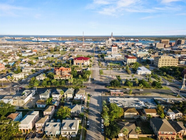 Building Photo - 1015 26th St