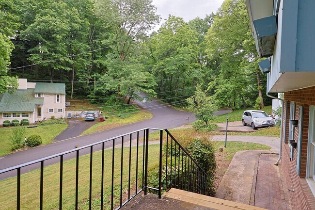 Building Photo - nice renovated 4 Bed 3 Bath