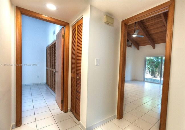 Building Photo - 3080 Allamanda St