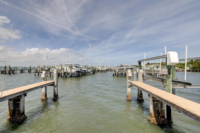 Building Photo - 1555 NE Ocean Blvd
