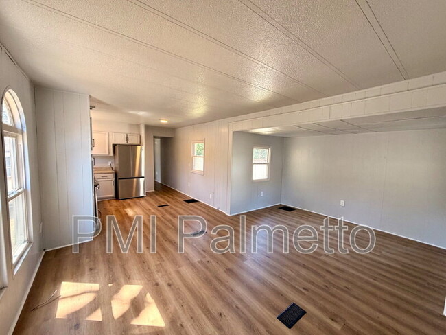 Building Photo - 3911 Persimmon St