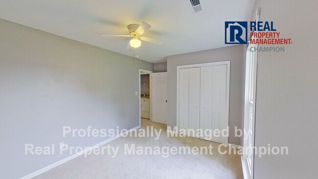 Building Photo - Charming Ranch Style Home with Spacious Fenced Yard