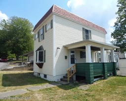 Building Photo - 164 Oak St