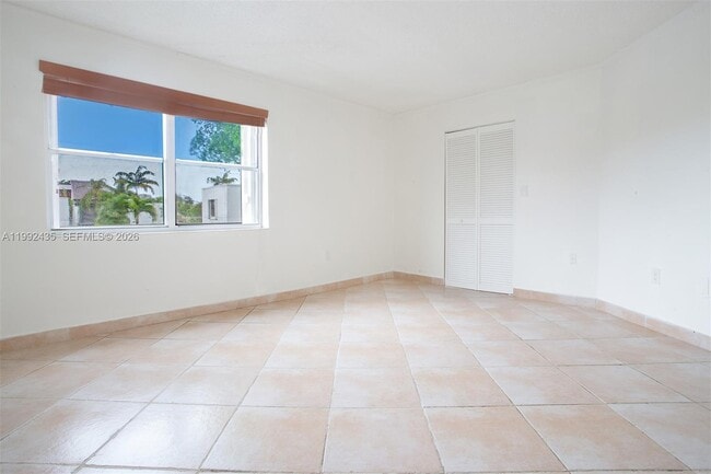 Building Photo - 9441 Fontainebleau Blvd