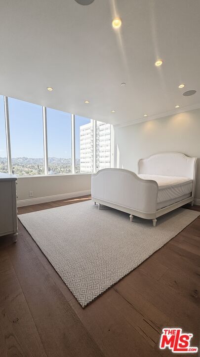 Building Photo - 10724 Wilshire Blvd