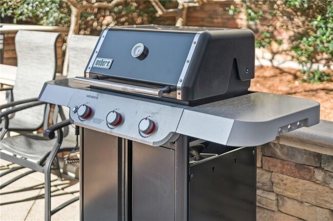 Building Photo - 3040 Peachtree Rd NW