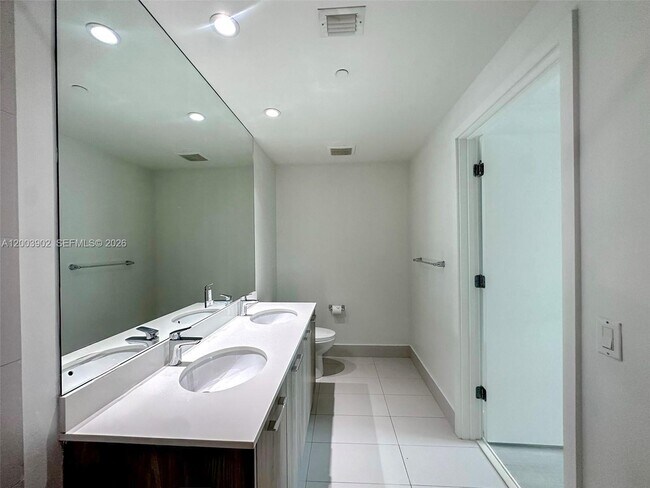 Building Photo - 501 NE 31st St