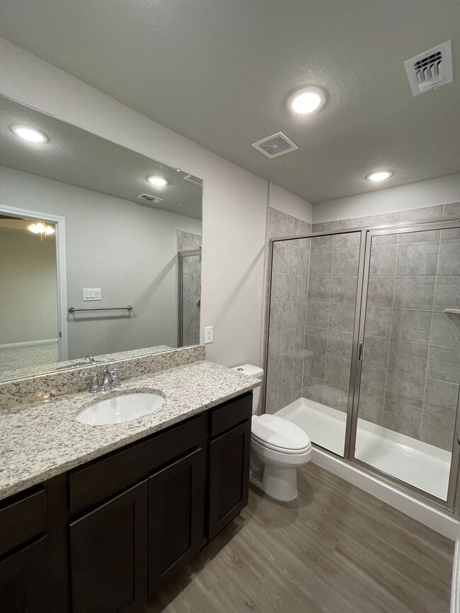 Building Photo - Fantastic Two-story Duplex with a huge bac...
