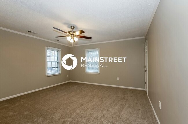 Building Photo - 3 Bedroom Pet-Friendly Home in Charlotte, NC with Main Street Renewal