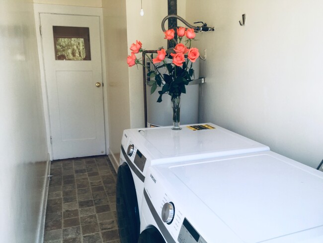 Laundry - 507 N Norton Ave