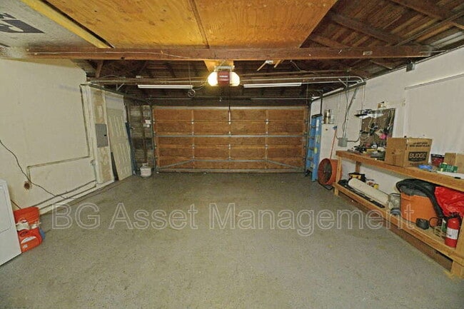 Building Photo - 3830 Twin Oaks Way